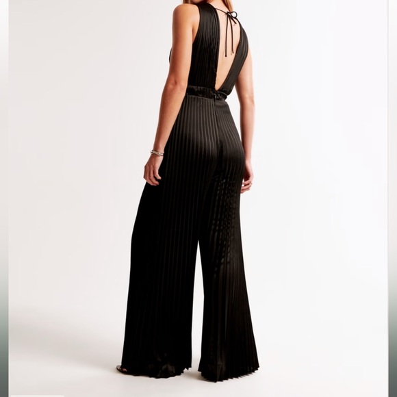 🔥 The A&F Giselle Pleated Jumpsuit Sz small New with tag - Picture 6 of 7